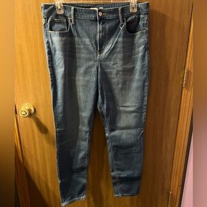 Old Navy Women's Skinny Jeans. Size 16